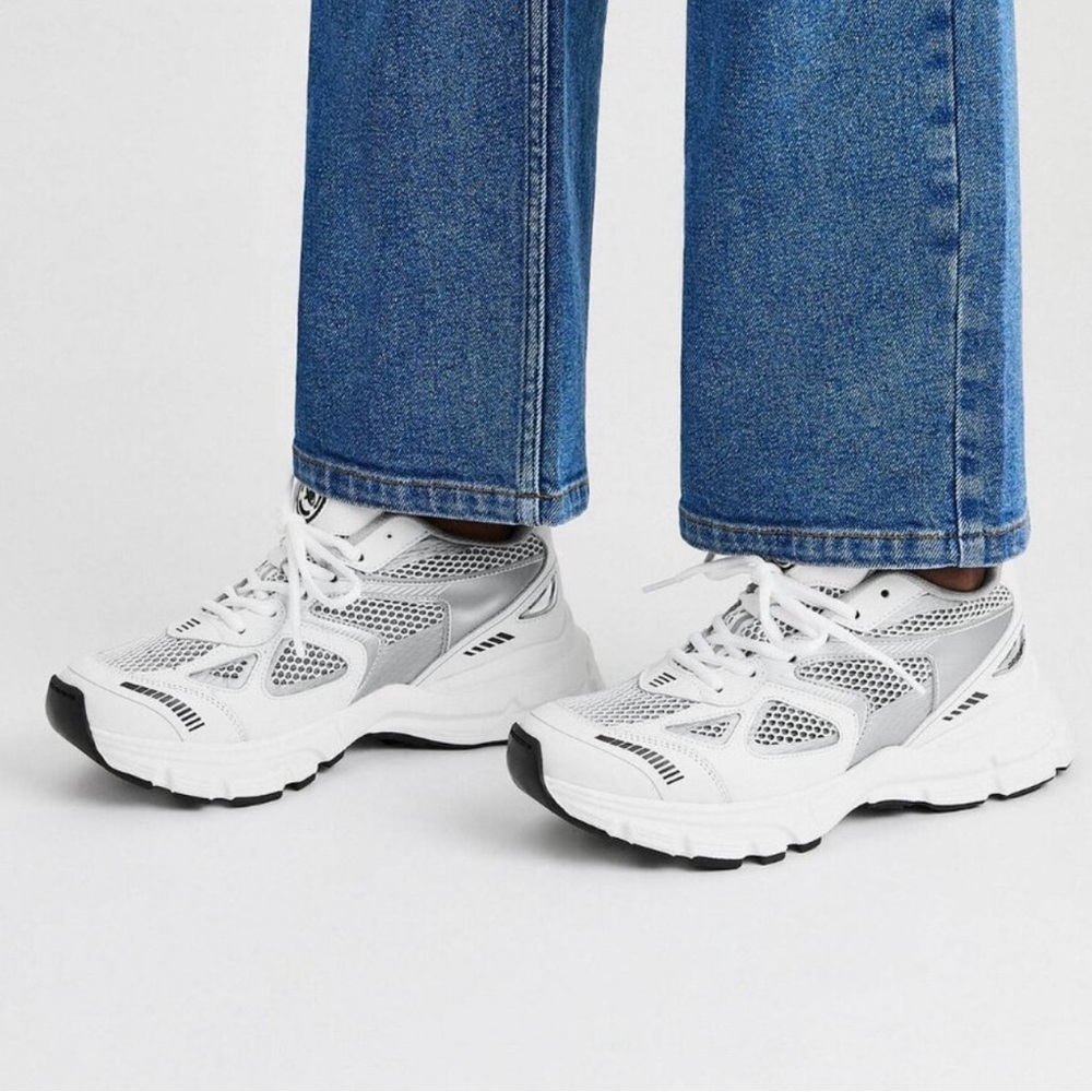 AXEL ARIGATO Celeb Marathon Runner Gray and White Sneakers 8.5